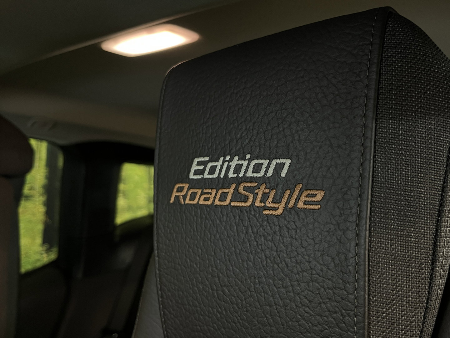 BMW i3 S 120Ah 42 kWh RoadStyle Edition | 96% SOH | Panoramadak | Stoelverwarming | Achteruitrijcamera | Keyless | Airco | Bluetooth |