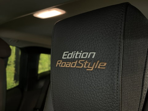 BMW i3 S 120Ah 42 kWh RoadStyle Edition | 96% SOH | Panoramadak | Stoelverwarming | Achteruitrijcamera | Keyless | Airco | Bluetooth |