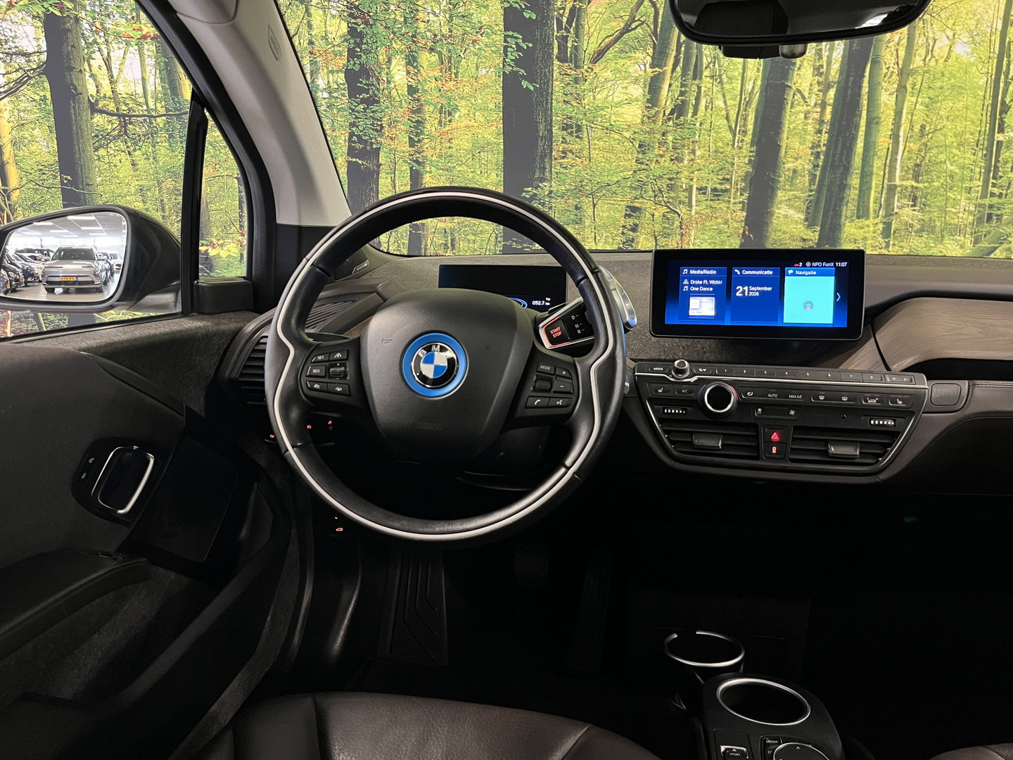 BMW i3 S 120Ah 42 kWh RoadStyle Edition | 96% SOH | Panoramadak | Stoelverwarming | Achteruitrijcamera | Keyless | Airco | Bluetooth |