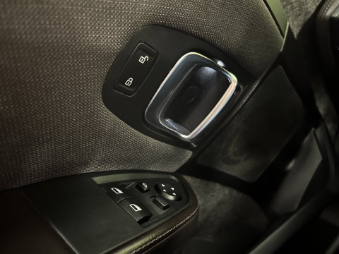 BMW i3 S 120Ah 42 kWh RoadStyle Edition | 96% SOH | Panoramadak | Stoelverwarming | Achteruitrijcamera | Keyless | Airco | Bluetooth |