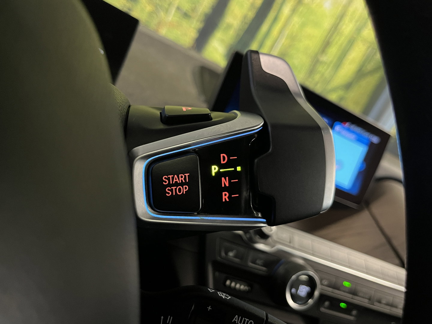 BMW i3 S 120Ah 42 kWh RoadStyle Edition | 96% SOH | Panoramadak | Stoelverwarming | Achteruitrijcamera | Keyless | Airco | Bluetooth |