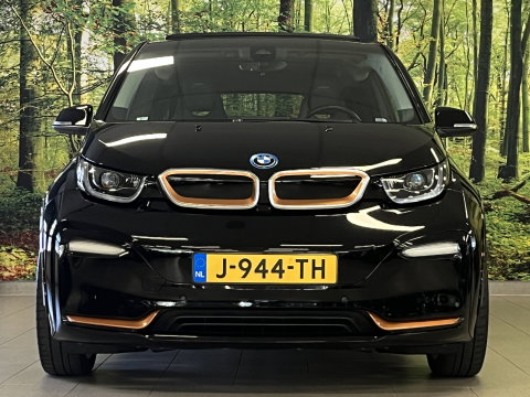 BMW i3 S 120Ah 42 kWh RoadStyle Edition | 96% SOH | Panoramadak | Stoelverwarming | Achteruitrijcamera | Keyless | Airco | Bluetooth |