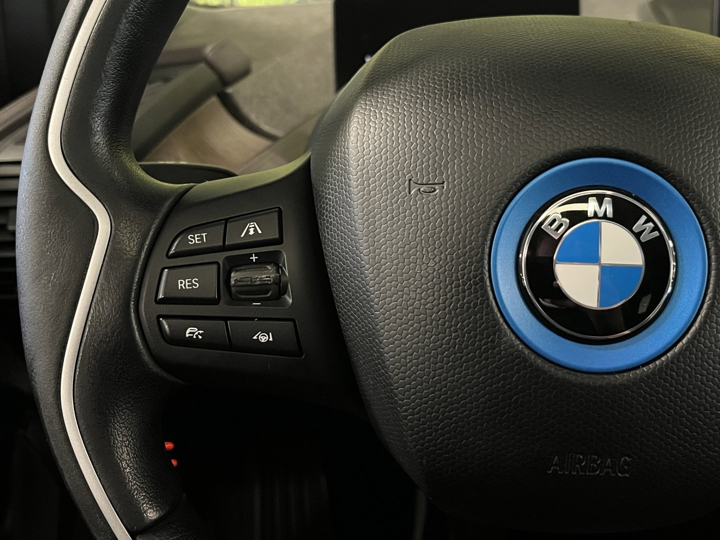 BMW i3 S 120Ah 42 kWh RoadStyle Edition | 96% SOH | Panoramadak | Stoelverwarming | Achteruitrijcamera | Keyless | Airco | Bluetooth |