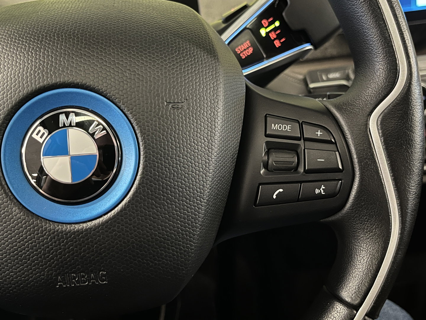 BMW i3 S 120Ah 42 kWh RoadStyle Edition | 96% SOH | Panoramadak | Stoelverwarming | Achteruitrijcamera | Keyless | Airco | Bluetooth |