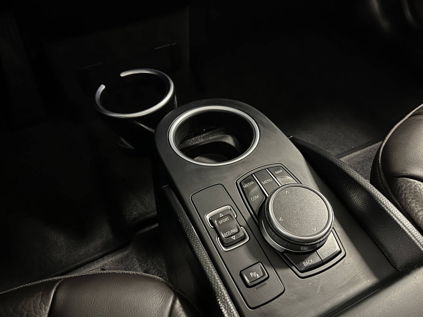 BMW i3 S 120Ah 42 kWh RoadStyle Edition | 96% SOH | Panoramadak | Stoelverwarming | Achteruitrijcamera | Keyless | Airco | Bluetooth |