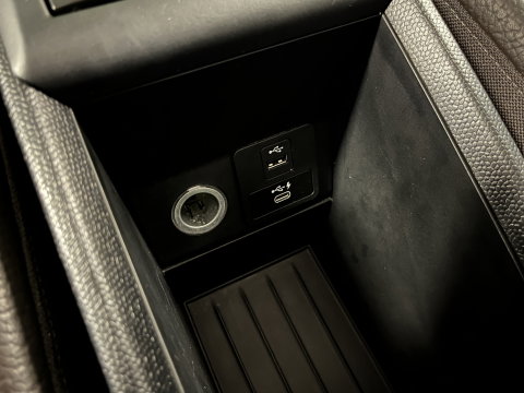 BMW i3 S 120Ah 42 kWh RoadStyle Edition | 96% SOH | Panoramadak | Stoelverwarming | Achteruitrijcamera | Keyless | Airco | Bluetooth |