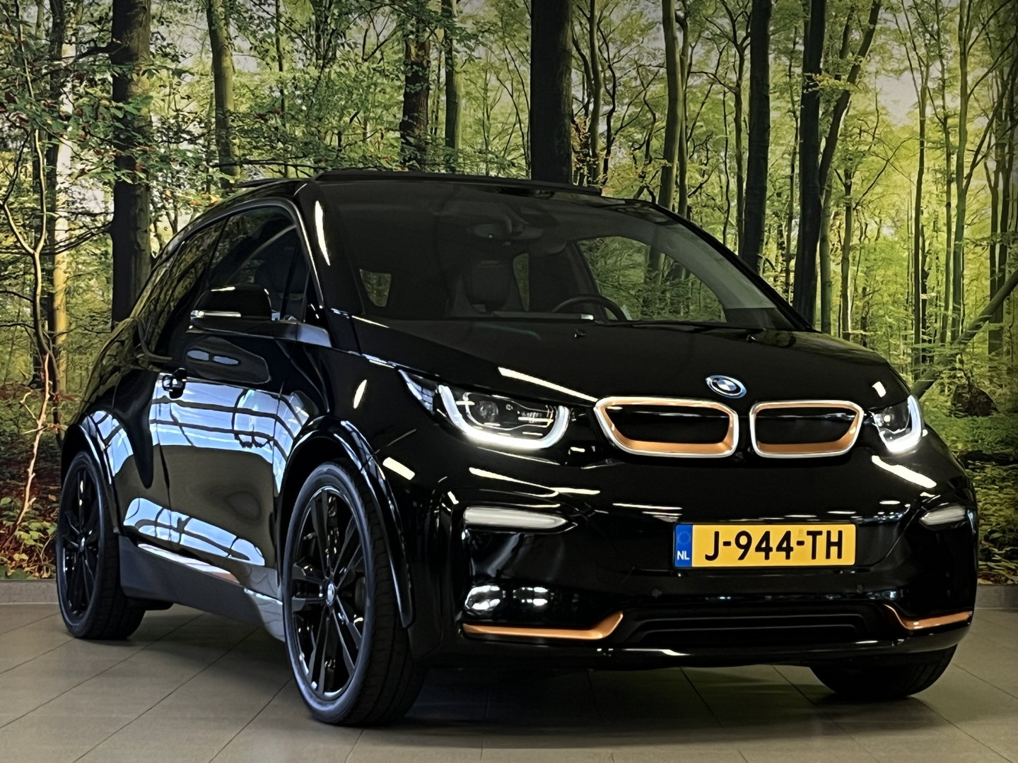 BMW i3 S 120Ah 42 kWh RoadStyle Edition | 96% SOH | Panoramadak | Stoelverwarming | Achteruitrijcamera | Keyless | Airco | Bluetooth |