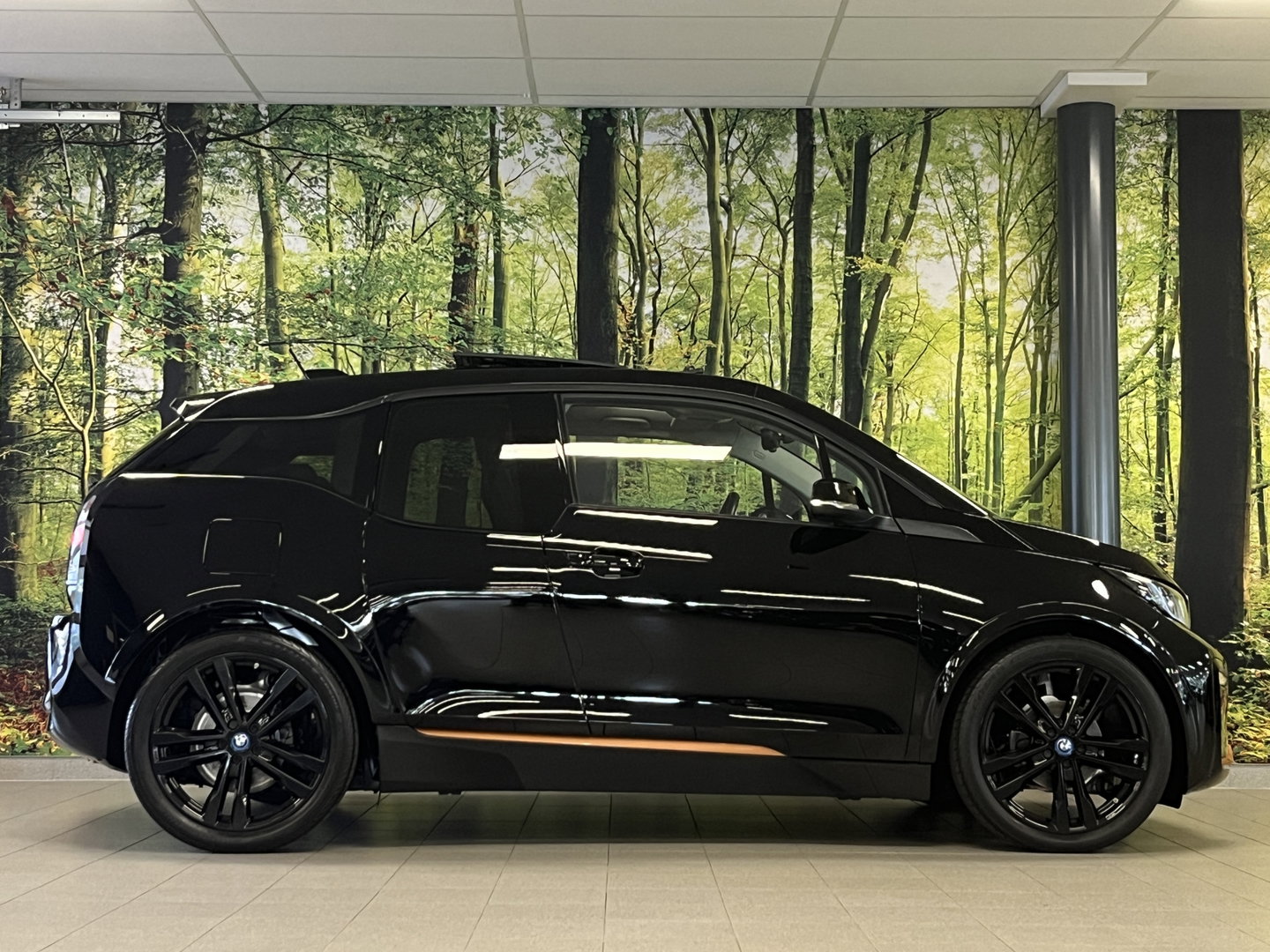 BMW i3 S 120Ah 42 kWh RoadStyle Edition | 96% SOH | Panoramadak | Stoelverwarming | Achteruitrijcamera | Keyless | Airco | Bluetooth |