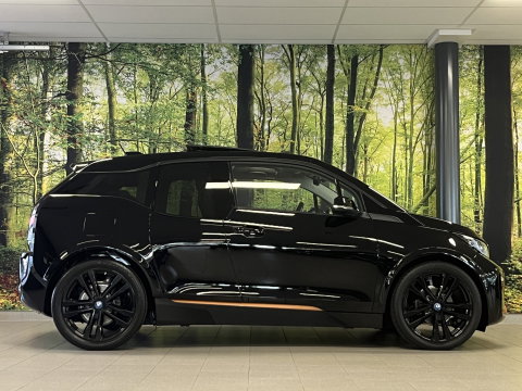 BMW i3 S 120Ah 42 kWh RoadStyle Edition | 96% SOH | Panoramadak | Stoelverwarming | Achteruitrijcamera | Keyless | Airco | Bluetooth |