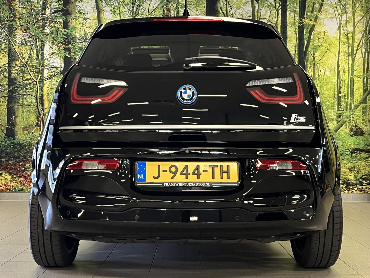 BMW i3 S 120Ah 42 kWh RoadStyle Edition | 96% SOH | Panoramadak | Stoelverwarming | Achteruitrijcamera | Keyless | Airco | Bluetooth |