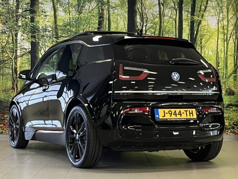 BMW i3 S 120Ah 42 kWh RoadStyle Edition | 96% SOH | Panoramadak | Stoelverwarming | Achteruitrijcamera | Keyless | Airco | Bluetooth |