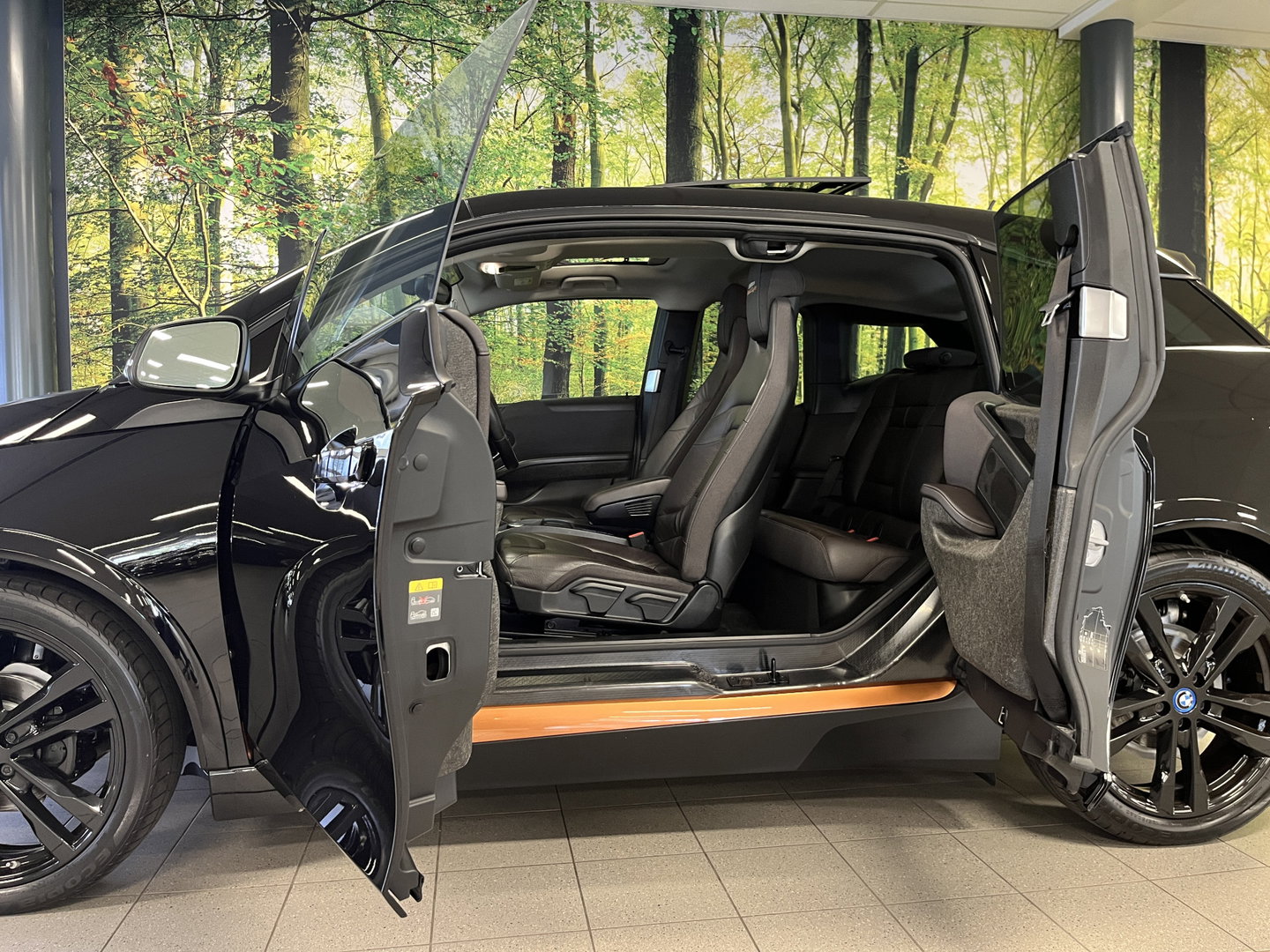 BMW i3 S 120Ah 42 kWh RoadStyle Edition | 96% SOH | Panoramadak | Stoelverwarming | Achteruitrijcamera | Keyless | Airco | Bluetooth |