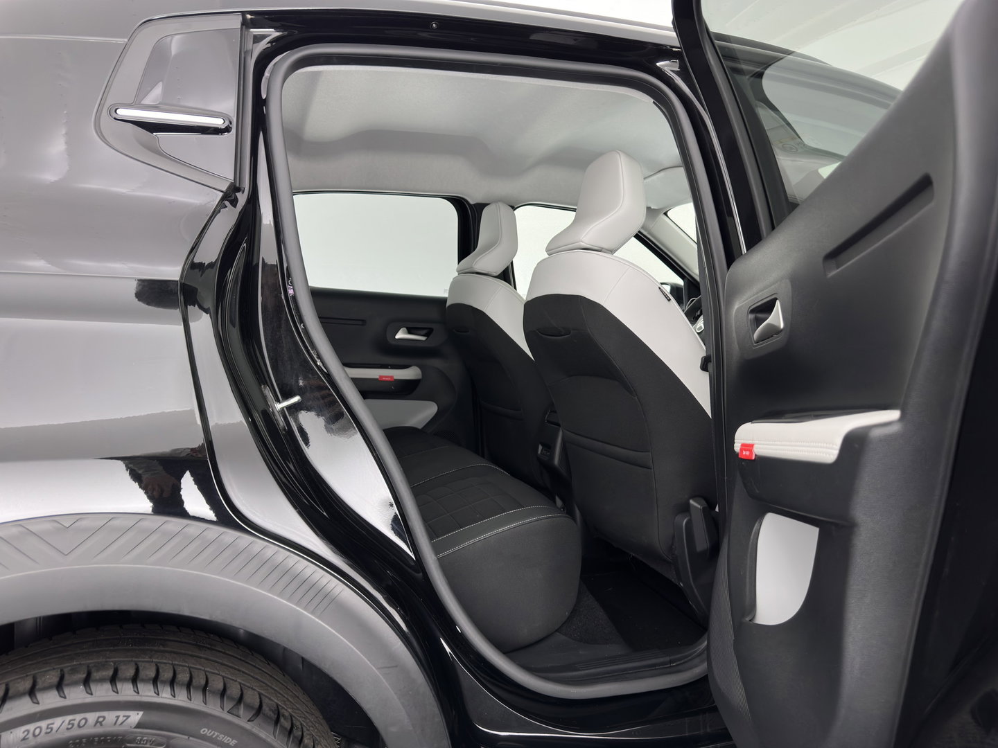 Citroën ë-C3 Max 113pk 44 kWh [3-Fase-11kW ] {SoH-90%} (INCL.BTW) *FULL-LED | NAVI-FULLMAP | CAMERA | COMFORT-SEATS | PRIVACY-GLASS | CARPLAY | DAB | ECC | PDC | CRUISE | 17''ALU*