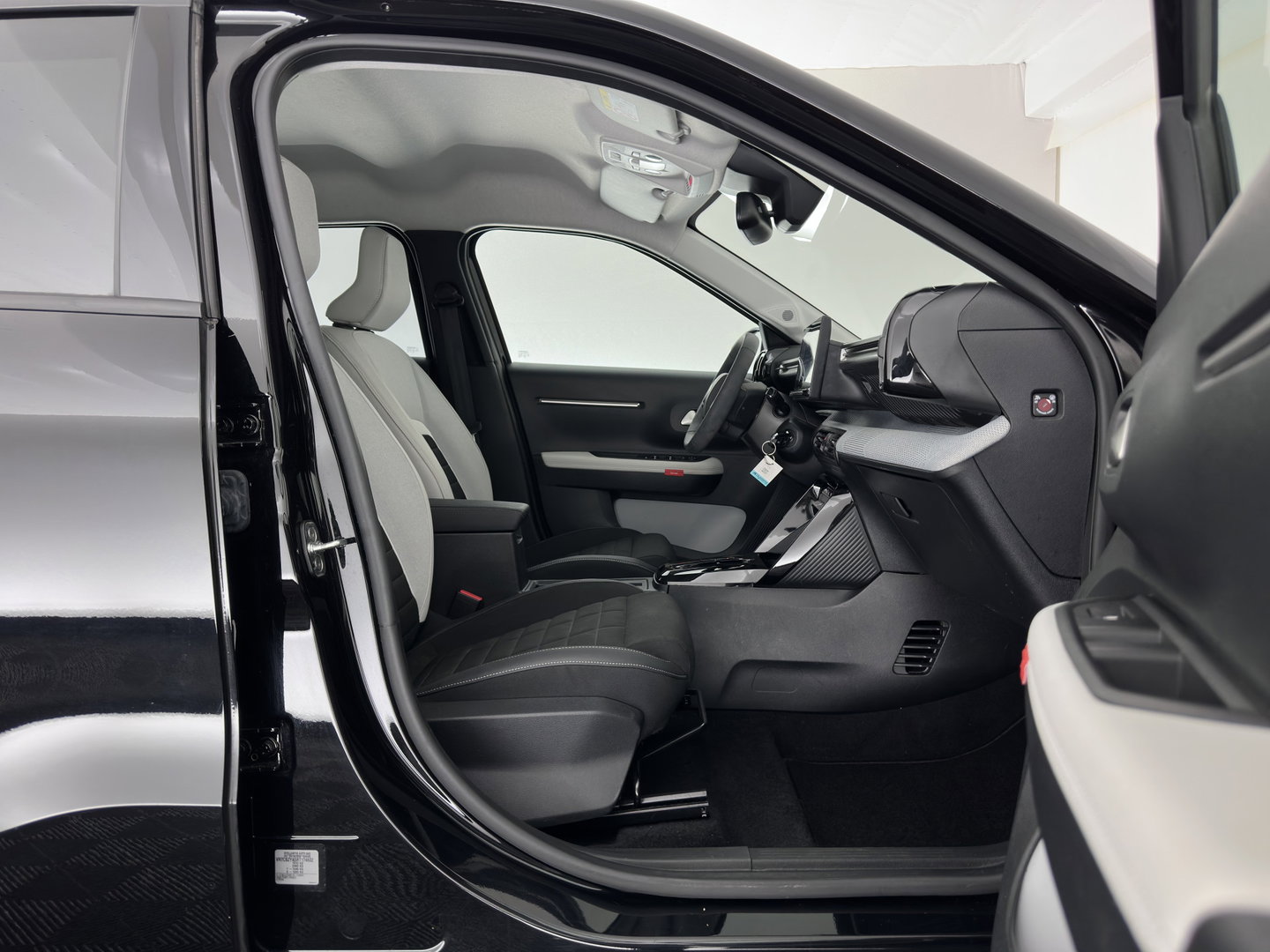 Citroën ë-C3 Max 113pk 44 kWh [3-Fase-11kW ] {SoH-90%} (INCL.BTW) *FULL-LED | NAVI-FULLMAP | CAMERA | COMFORT-SEATS | PRIVACY-GLASS | CARPLAY | DAB | ECC | PDC | CRUISE | 17''ALU*