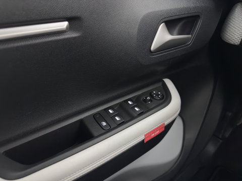 Citroën ë-C3 Max 113pk 44 kWh [3-Fase-11kW ] {SoH-90%} (INCL.BTW) *FULL-LED | NAVI-FULLMAP | CAMERA | COMFORT-SEATS | PRIVACY-GLASS | CARPLAY | DAB | ECC | PDC | CRUISE | 17''ALU*