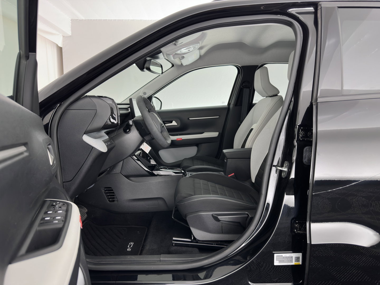 Citroën ë-C3 Max 113pk 44 kWh [3-Fase-11kW ] {SoH-90%} (INCL.BTW) *FULL-LED | NAVI-FULLMAP | CAMERA | COMFORT-SEATS | PRIVACY-GLASS | CARPLAY | DAB | ECC | PDC | CRUISE | 17''ALU*