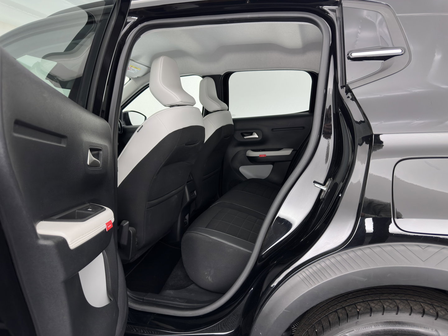 Citroën ë-C3 Max 113pk 44 kWh [3-Fase-11kW ] {SoH-90%} (INCL.BTW) *FULL-LED | NAVI-FULLMAP | CAMERA | COMFORT-SEATS | PRIVACY-GLASS | CARPLAY | DAB | ECC | PDC | CRUISE | 17''ALU*