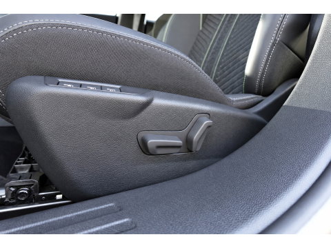 Peugeot 2008 1.2 Hybrid 136 GT PANO KEYLESS 360