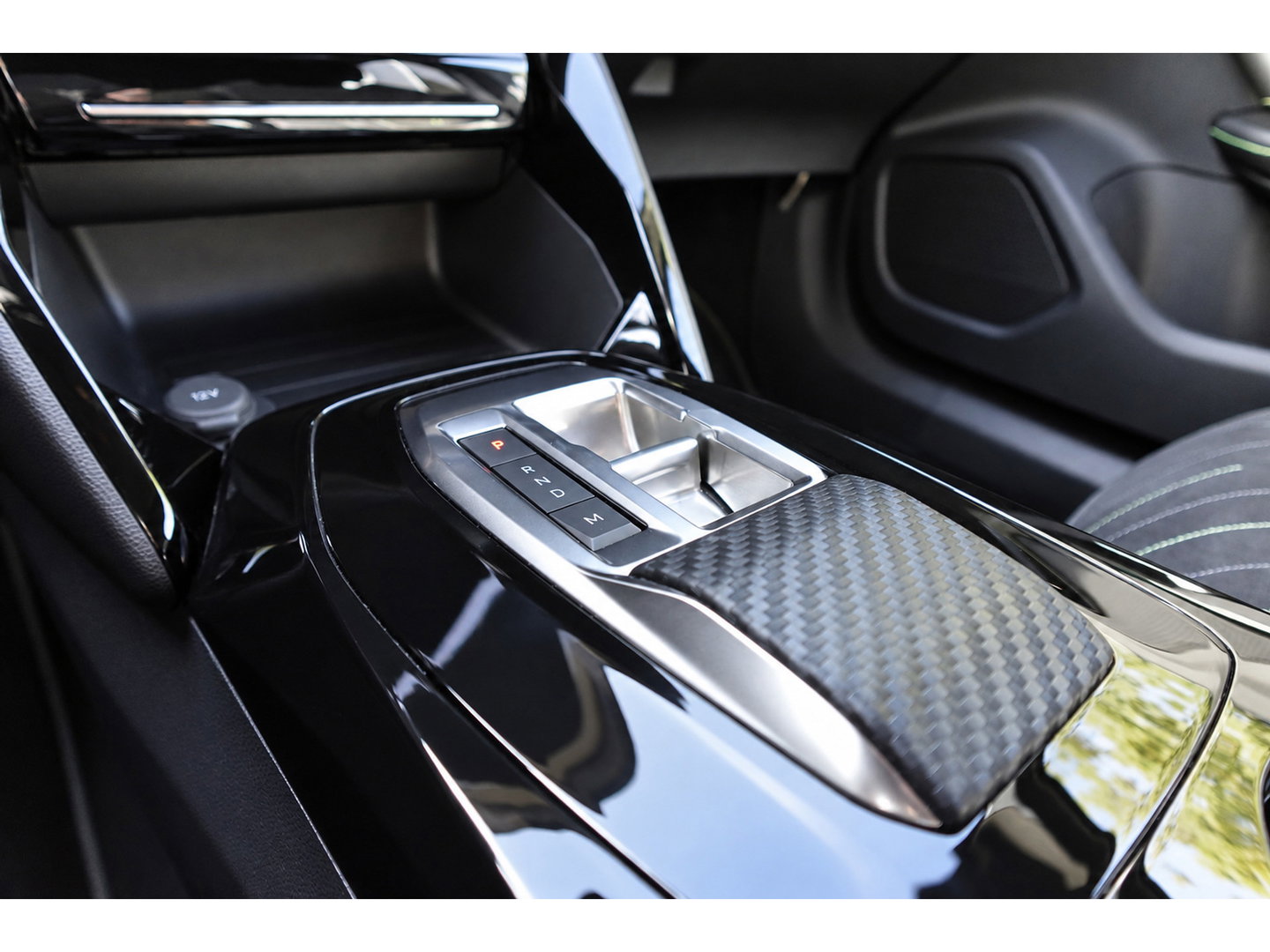Peugeot 2008 1.2 Hybrid 136 GT PANO KEYLESS 360