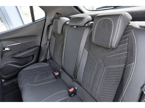 Peugeot 2008 1.2 Hybrid 136 GT PANO KEYLESS 360