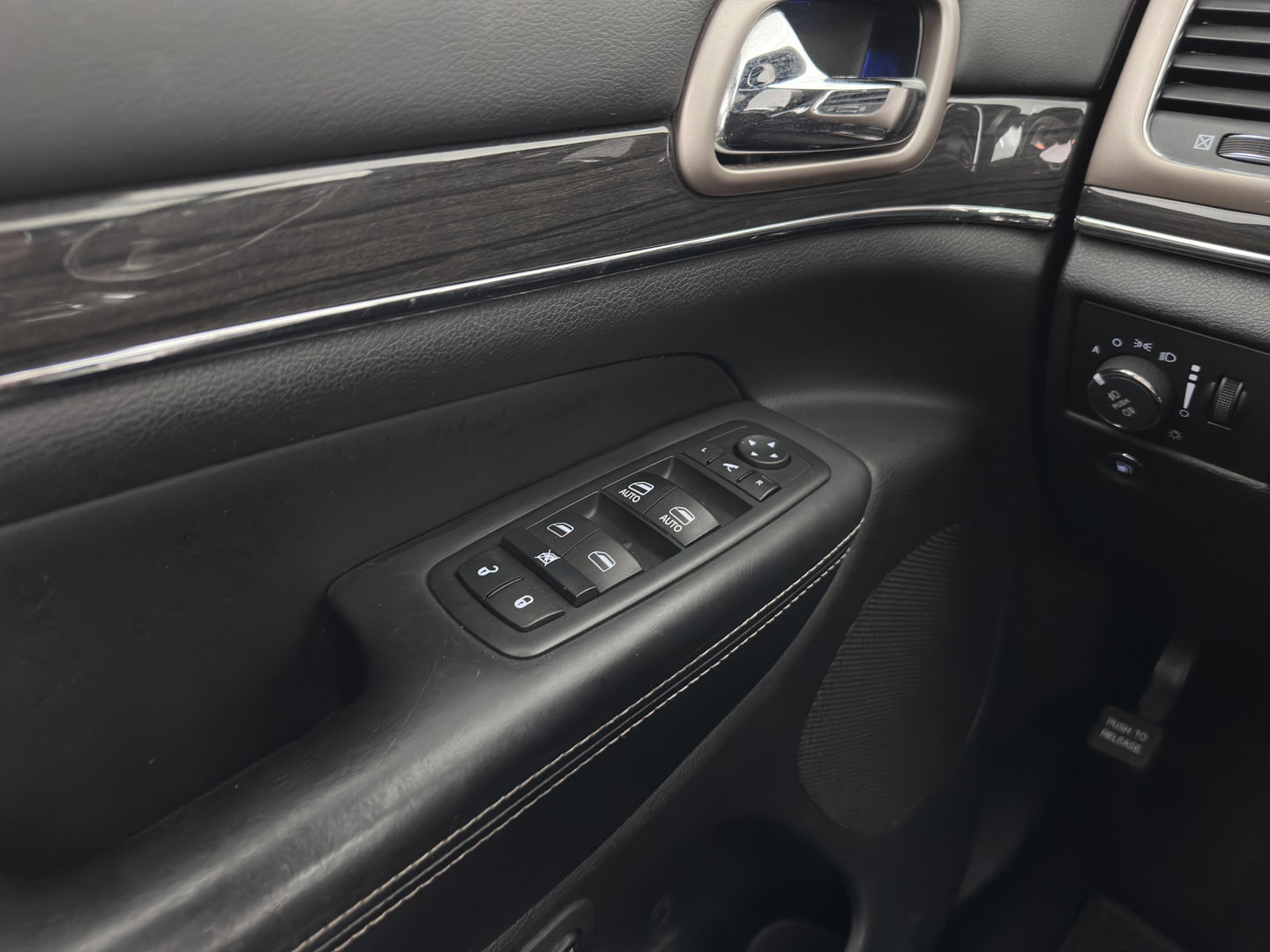Jeep Grand Cherokee 3.0 CRD 75TH Anniversary Overland Aut. *PANO |  LEATHER | XENON | AIRSUSPENSION | BLIS | MEMORY-PACK | CAMERA | KEYLESS | NAVI-FULLMAP | TOWBAR | HEATED-COMFORTSEATS | SHIFTPADDLES |  DAB+ | PRIVACY-GLASS |
