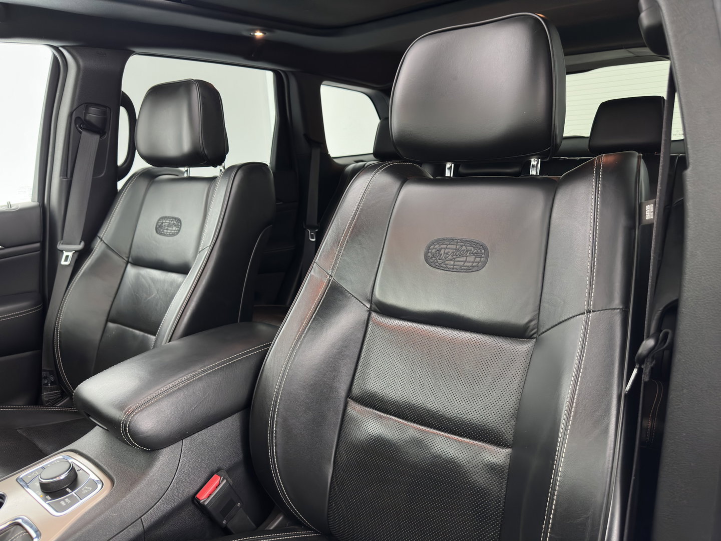Jeep Grand Cherokee 3.0 CRD 75TH Anniversary Overland Aut. *PANO |  LEATHER | XENON | AIRSUSPENSION | BLIS | MEMORY-PACK | CAMERA | KEYLESS | NAVI-FULLMAP | TOWBAR | HEATED-COMFORTSEATS | SHIFTPADDLES |  DAB+ | PRIVACY-GLASS |