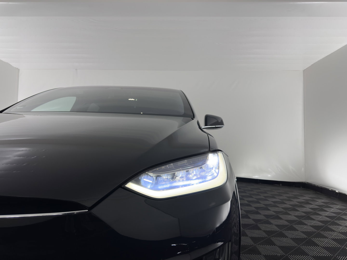 Tesla Model X 75D Base AWD ( 7-Pers. ) [3-Fase-17kW] {SoH-84%} (INCL-BTW) Aut. *PANO | LEATHER | NAVI-FULLMAP | FULL-LED | AIRSUSPENSION | DIGI-COCKPIT | FASTLOADER | KEYLESS | DAB+ | HEATED-SPORTSEATS | PRIVACY-GLASS | AUTOPILOT |  20"ALU*