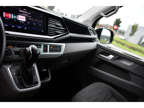 Volkswagen Transporter 2.0 TDI L2H1 32 DC Caravelle Virtual, Adaptieve Cruise, Carplay, LED, 204pk, Stoelverwarming, Clima, Automaat, 2 x Schuifdeur, Multimedia, Uniek!