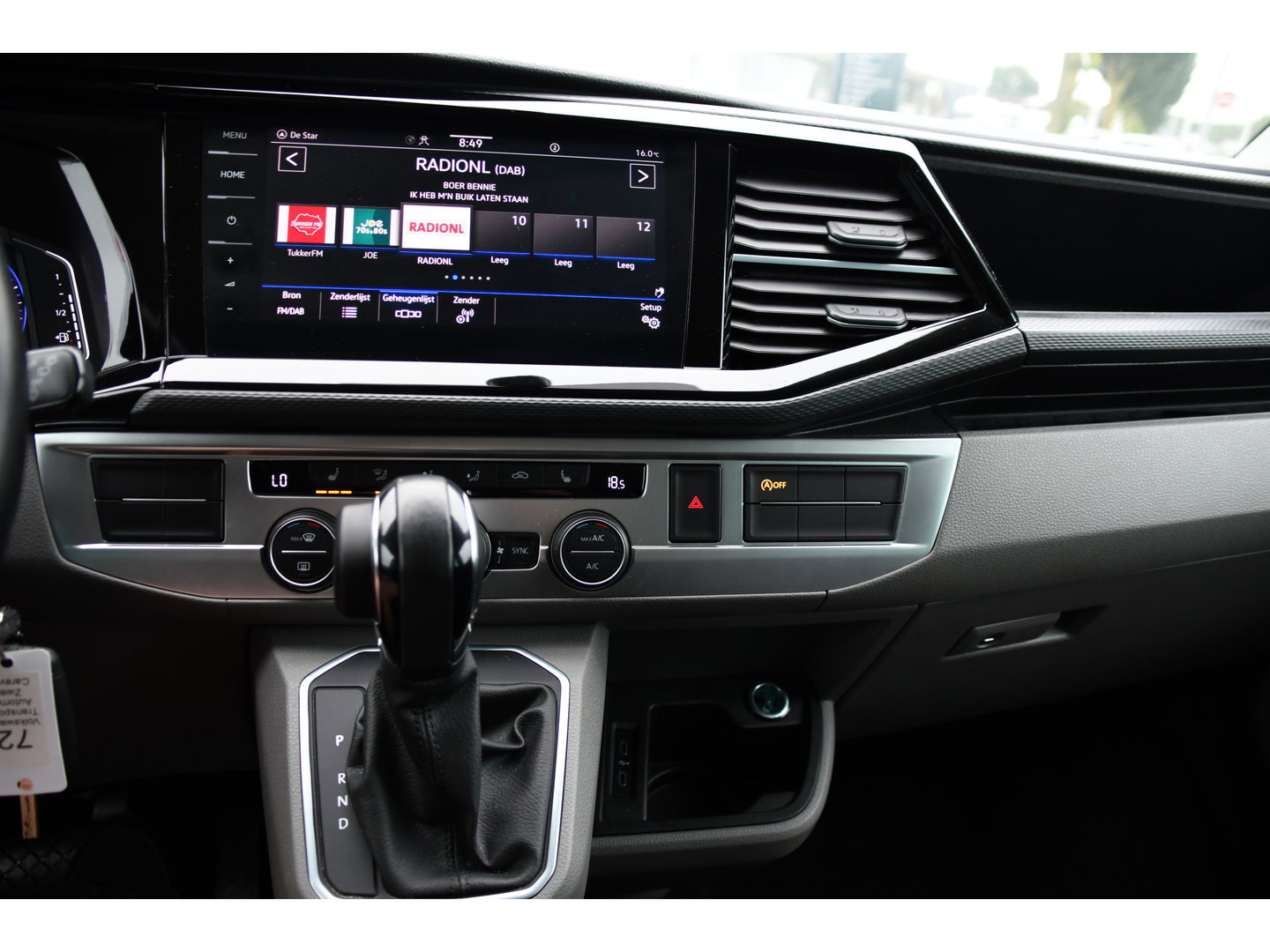 Volkswagen Transporter 2.0 TDI L2H1 32 DC Caravelle Virtual, Adaptieve Cruise, Carplay, LED, 204pk, Stoelverwarming, Clima, Automaat, 2 x Schuifdeur, Multimedia, Uniek!