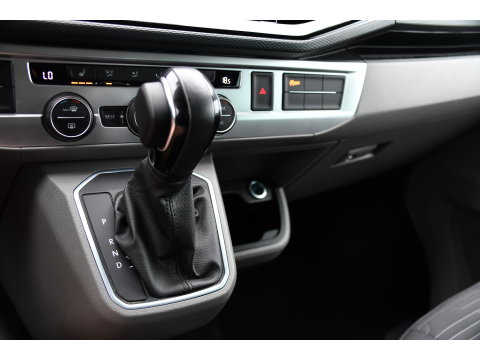 Volkswagen Transporter 2.0 TDI L2H1 32 DC Caravelle Virtual, Adaptieve Cruise, Carplay, LED, 204pk, Stoelverwarming, Clima, Automaat, 2 x Schuifdeur, Multimedia, Uniek!