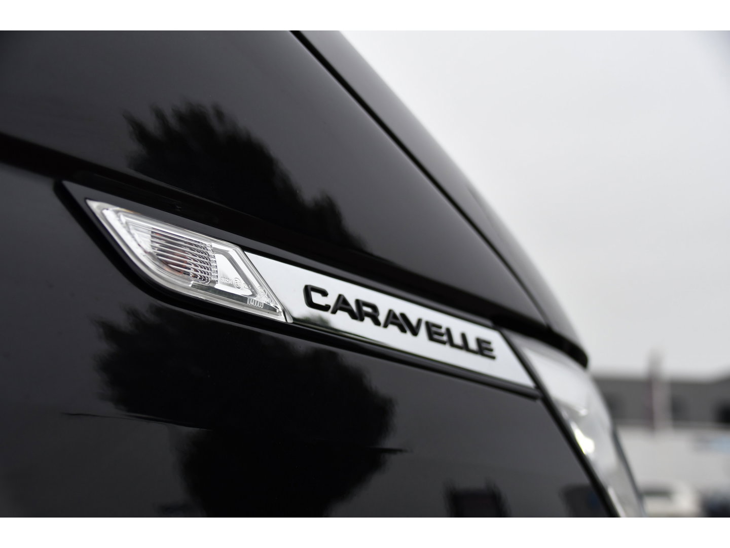 Volkswagen Transporter 2.0 TDI L2H1 32 DC Caravelle Virtual, Adaptieve Cruise, Carplay, LED, 204pk, Stoelverwarming, Clima, Automaat, 2 x Schuifdeur, Multimedia, Uniek!