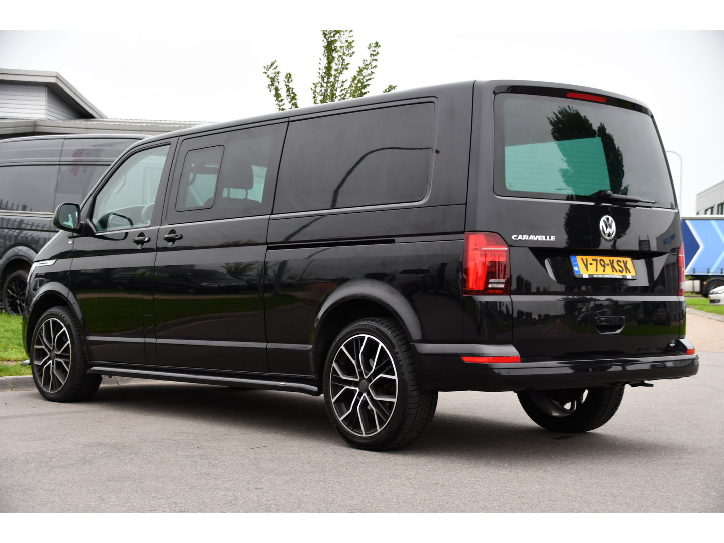Volkswagen Transporter 2.0 TDI L2H1 32 DC Caravelle Virtual, Adaptieve Cruise, Carplay, LED, 204pk, Stoelverwarming, Clima, Automaat, 2 x Schuifdeur, Multimedia, Uniek!