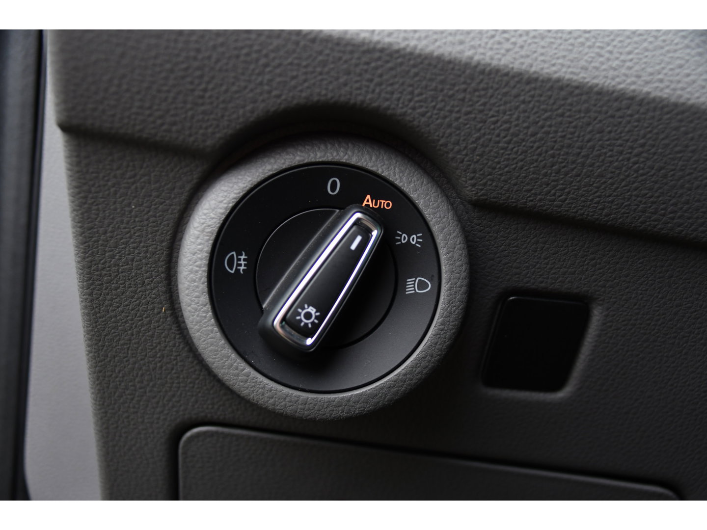 Volkswagen Transporter 2.0 TDI L2H1 32 DC Caravelle Virtual, Adaptieve Cruise, Carplay, LED, 204pk, Stoelverwarming, Clima, Automaat, 2 x Schuifdeur, Multimedia, Uniek!