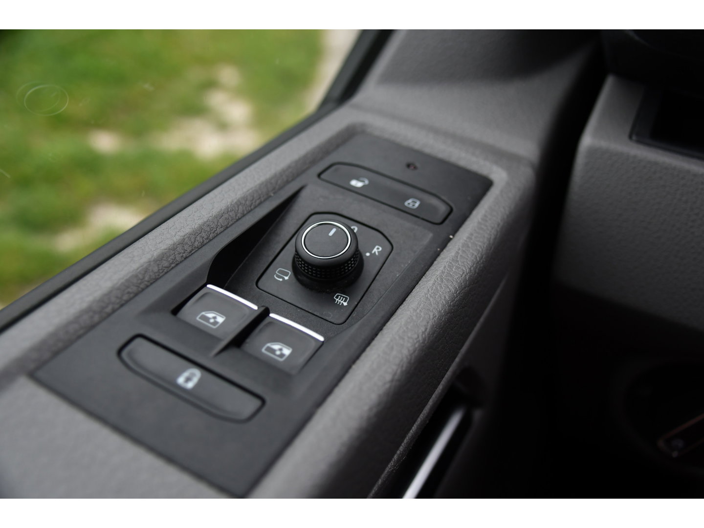 Volkswagen Transporter 2.0 TDI L2H1 32 DC Caravelle Virtual, Adaptieve Cruise, Carplay, LED, 204pk, Stoelverwarming, Clima, Automaat, 2 x Schuifdeur, Multimedia, Uniek!