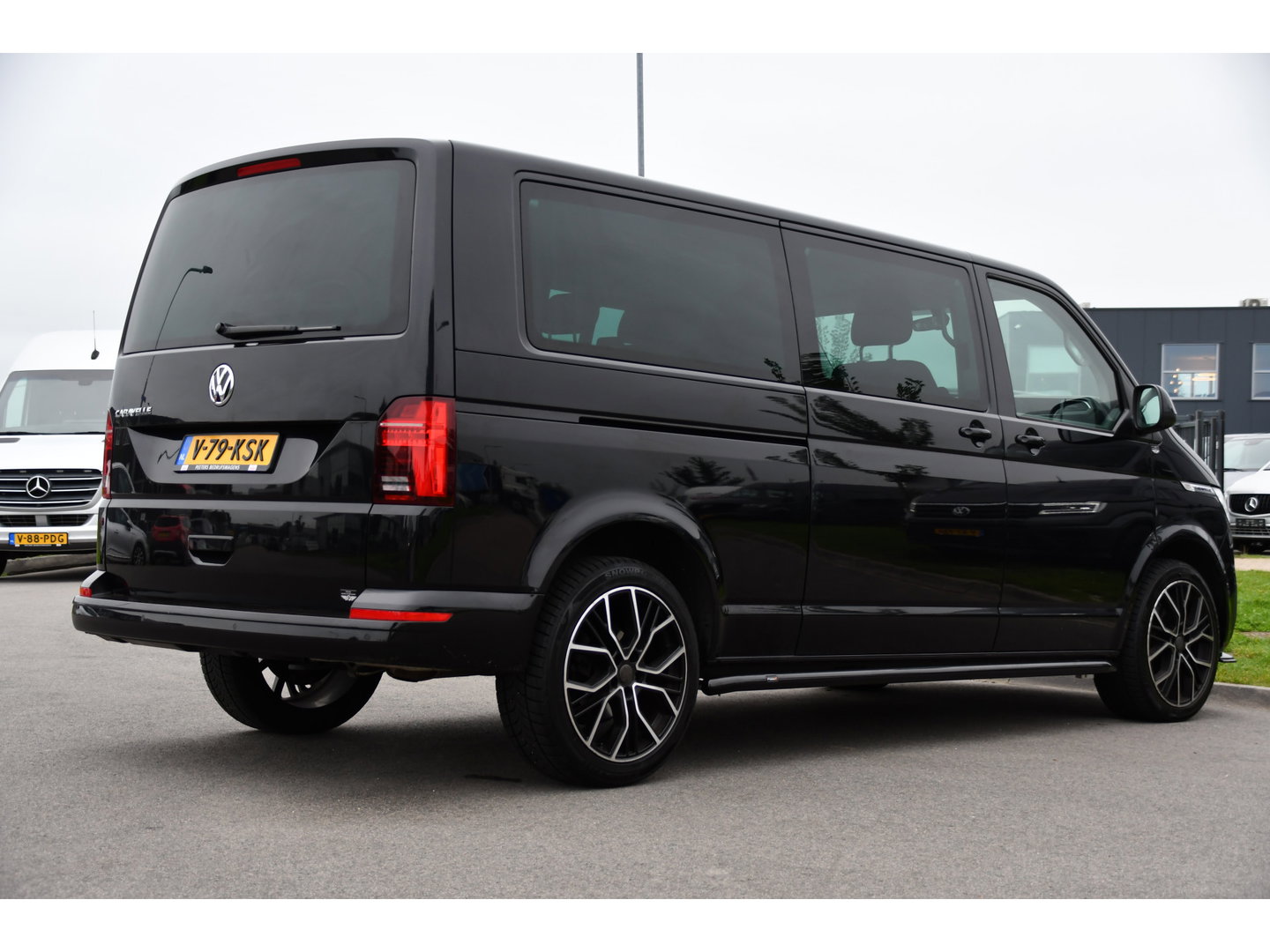 Volkswagen Transporter 2.0 TDI L2H1 32 DC Caravelle Virtual, Adaptieve Cruise, Carplay, LED, 204pk, Stoelverwarming, Clima, Automaat, 2 x Schuifdeur, Multimedia, Uniek!