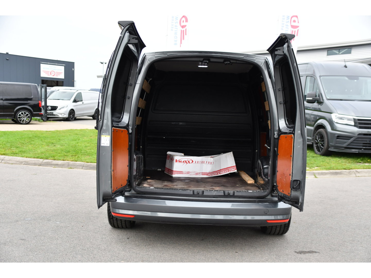 Volkswagen Caddy 2.0 TDI L1H1 PB Edition Airco, Multimedia, Leder, 185pk, Radio, Uniek!