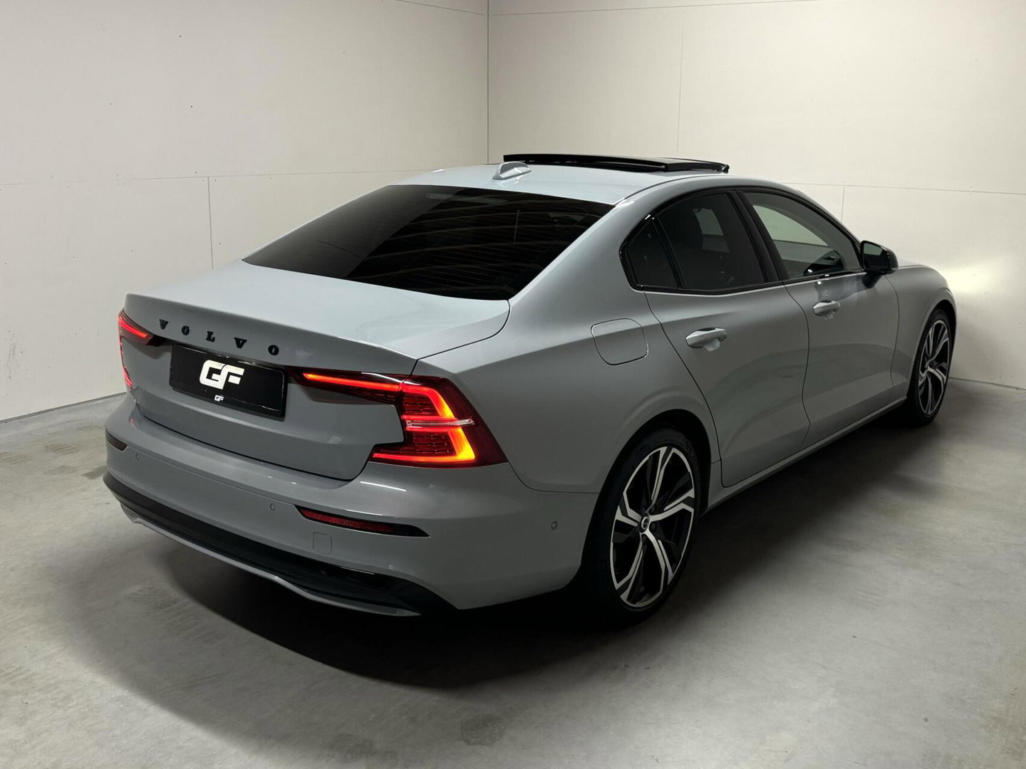 Volvo S60 2.0 Recharge T8 AWD Ultimate Dark Pano B&W Massage