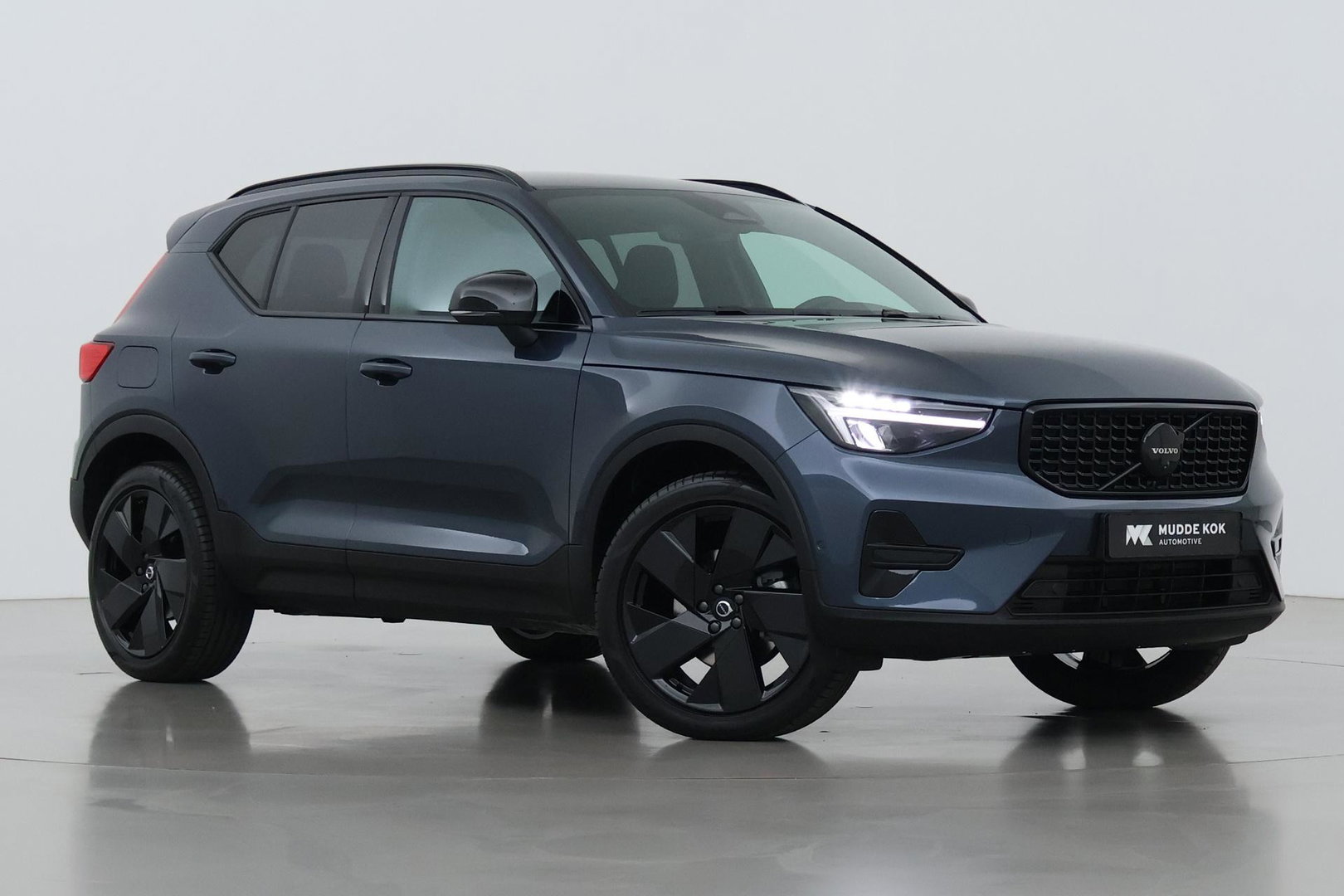 Volvo XC40 B3 Plus Black Edition | Harman/Kardon | BLIS | 360° Camera | Pilot Assist | Stoel+Stuurverwarming | Memory | ACC | 20 Inch