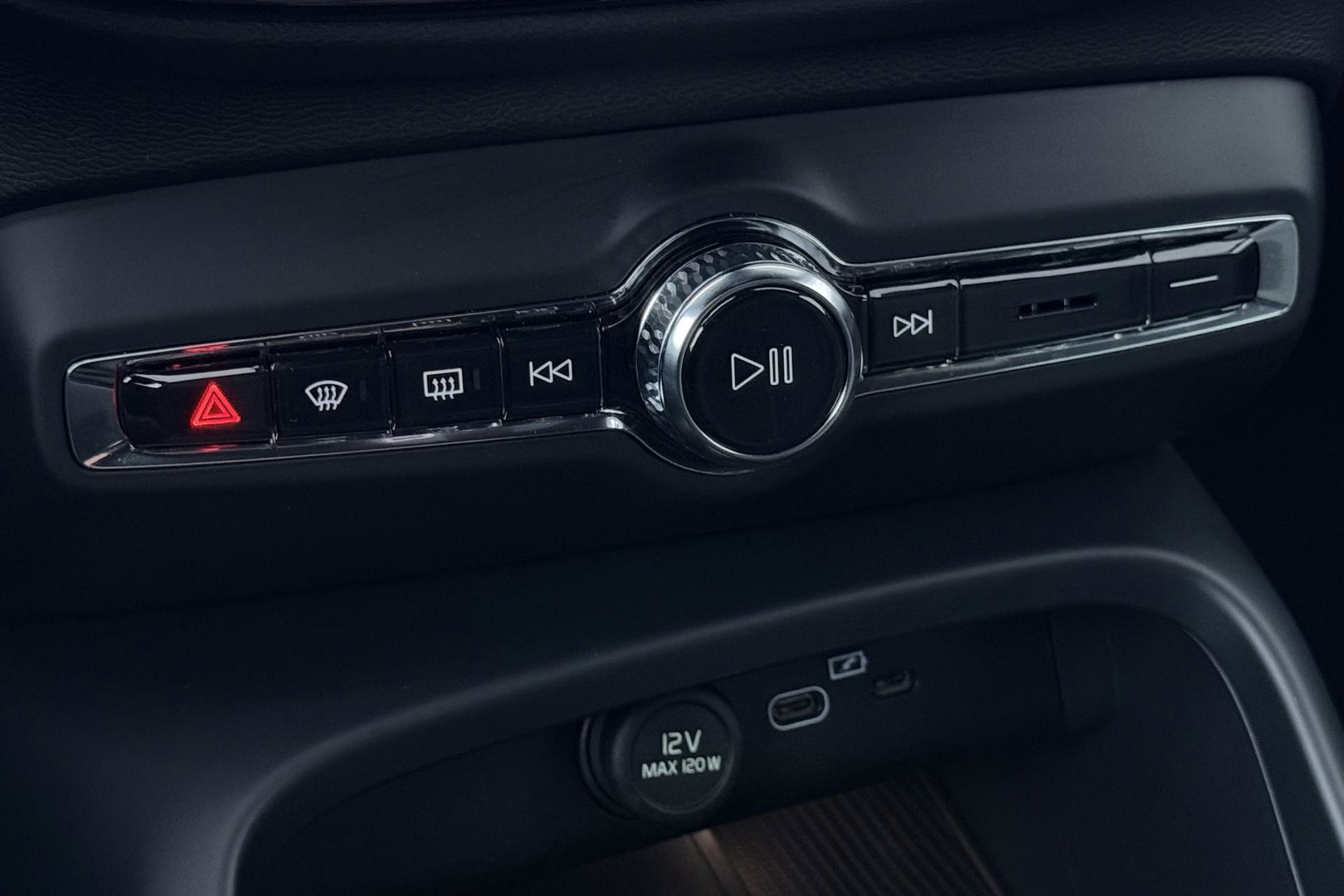 Volvo XC40 B3 Plus Black Edition | Harman/Kardon | BLIS | 360° Camera | Pilot Assist | Stoel+Stuurverwarming | Memory | ACC | 20 Inch