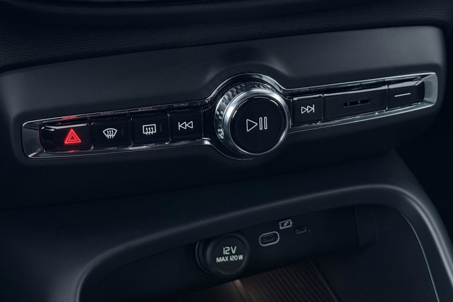 Volvo XC40 B3 Plus Black Edition | Harman/Kardon | BLIS | 360° Camera | Pilot Assist | Stoel+Stuurverwarming | Memory | ACC | 20 Inch