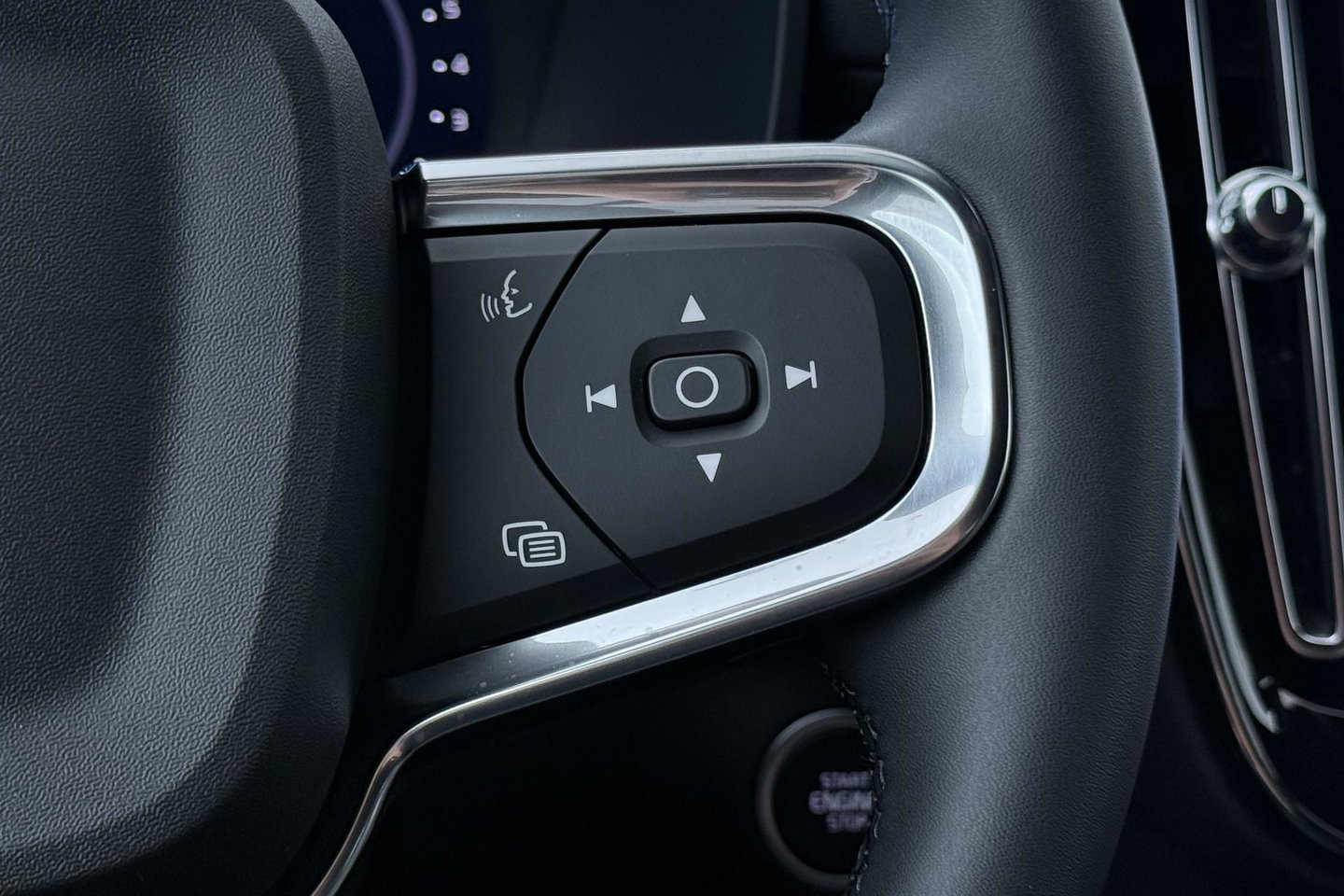 Volvo XC40 B3 Plus Black Edition | Harman/Kardon | BLIS | 360° Camera | Pilot Assist | Stoel+Stuurverwarming | Memory | ACC | 20 Inch