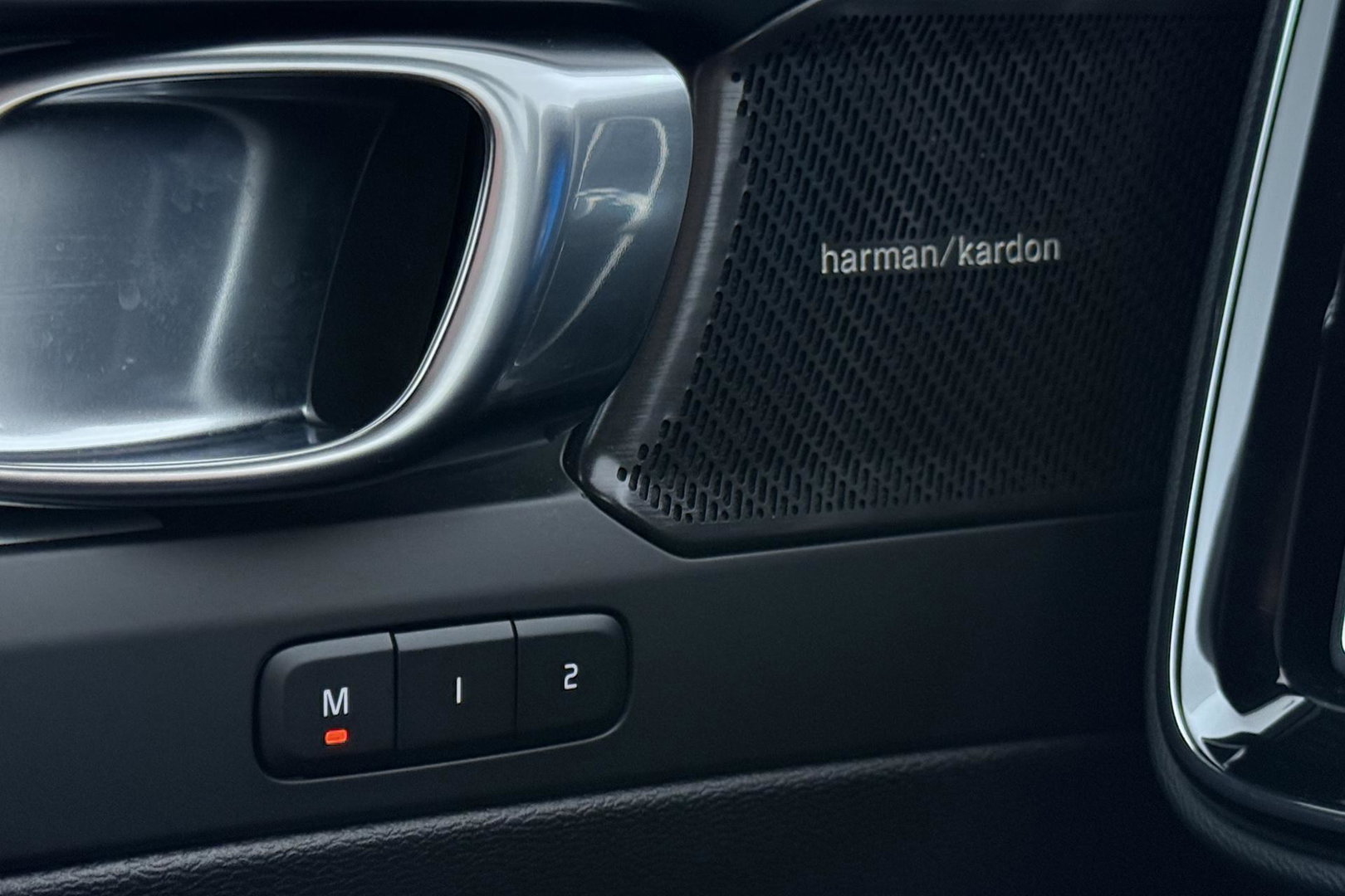 Volvo XC40 B3 Plus Black Edition | Harman/Kardon | BLIS | 360° Camera | Pilot Assist | Stoel+Stuurverwarming | Memory | ACC | 20 Inch