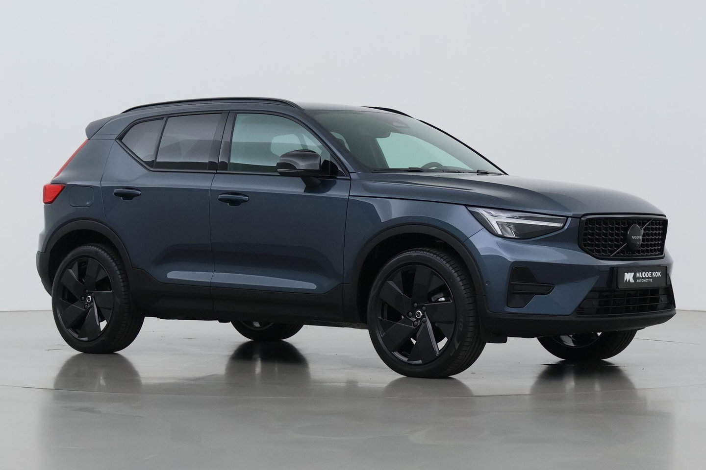 Volvo XC40 B3 Plus Black Edition | Harman/Kardon | BLIS | 360° Camera | Pilot Assist | Stoel+Stuurverwarming | Memory | ACC | 20 Inch