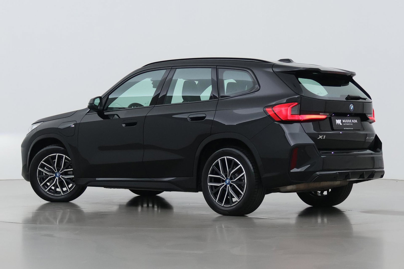 BMW X1 xDrive25e | M Sport | Adaptief M-onderstel | Cruise Control | Camera | Keyless Entry | Adaptieve LED | Stoelverwarming | 18 Inch