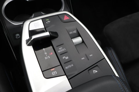 BMW X1 xDrive25e | M Sport | Adaptief M-onderstel | Cruise Control | Camera | Keyless Entry | Adaptieve LED | Stoelverwarming | 18 Inch