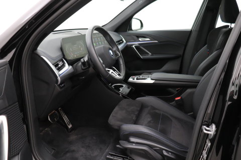 BMW X1 xDrive25e | M Sport | Adaptief M-onderstel | Cruise Control | Camera | Keyless Entry | Adaptieve LED | Stoelverwarming | 18 Inch