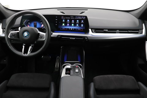BMW X1 xDrive25e | M Sport | Adaptief M-onderstel | Cruise Control | Camera | Keyless Entry | Adaptieve LED | Stoelverwarming | 18 Inch