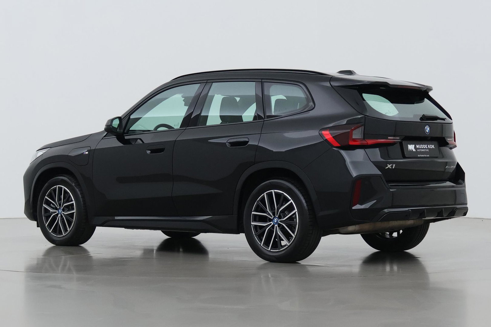 BMW X1 xDrive25e | M Sport | Adaptief M-onderstel | Cruise Control | Camera | Keyless Entry | Adaptieve LED | Stoelverwarming | 18 Inch