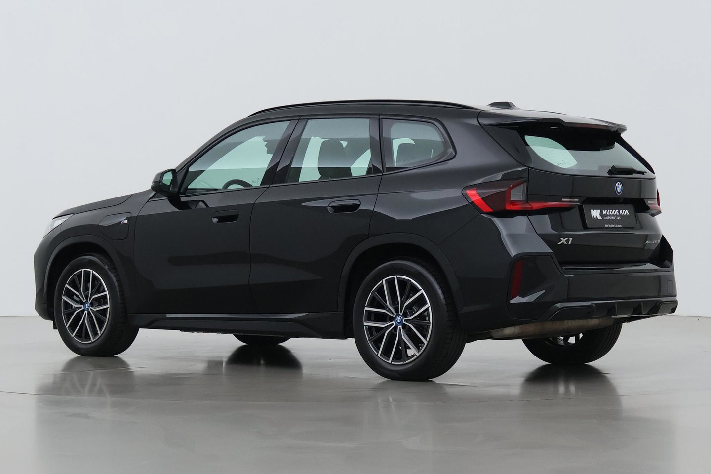 BMW X1 xDrive25e | M Sport | Adaptief M-onderstel | Cruise Control | Camera | Keyless Entry | Adaptieve LED | Stoelverwarming | 18 Inch