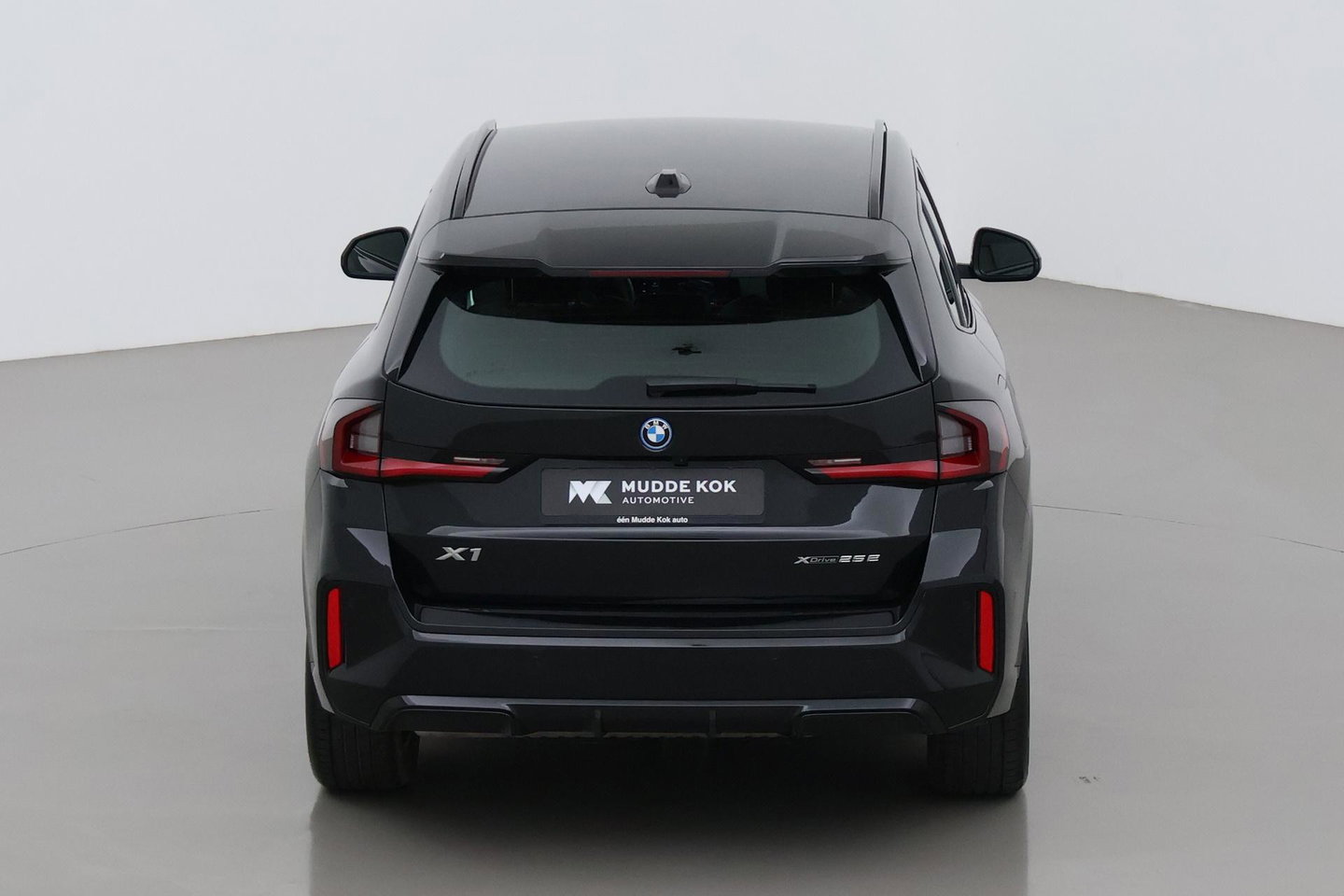 BMW X1 xDrive25e | M Sport | Adaptief M-onderstel | Cruise Control | Camera | Keyless Entry | Adaptieve LED | Stoelverwarming | 18 Inch